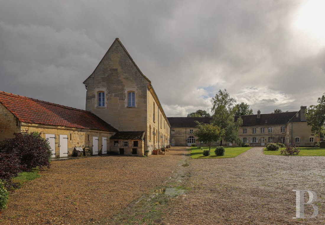 Dans l’Oise, près de Senlis, un vaste corps de ferme du 18e siècle et son pigeonnier transformés en hôtel  - photo  n°25